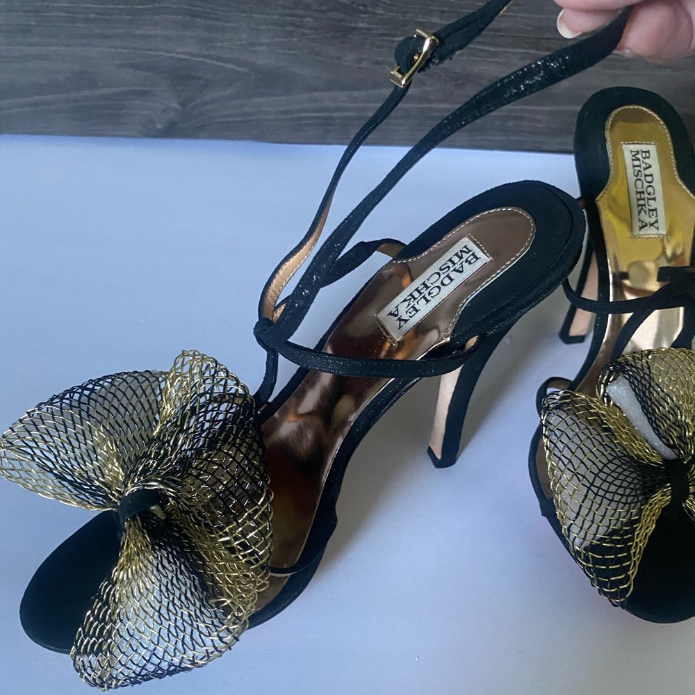 Elegant Black and Gold Women's Heels - Picture 4 of 11